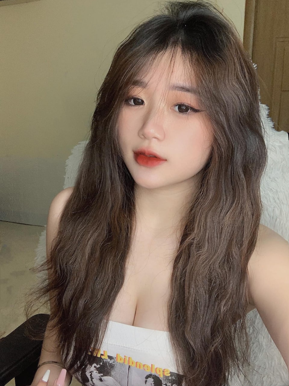 MOON-006 Chuyện tình thuốc lá - Tình yêu bị cấm đoán trên ban công kết nối với vợ của người hàng xóm bằng thuốc lá -